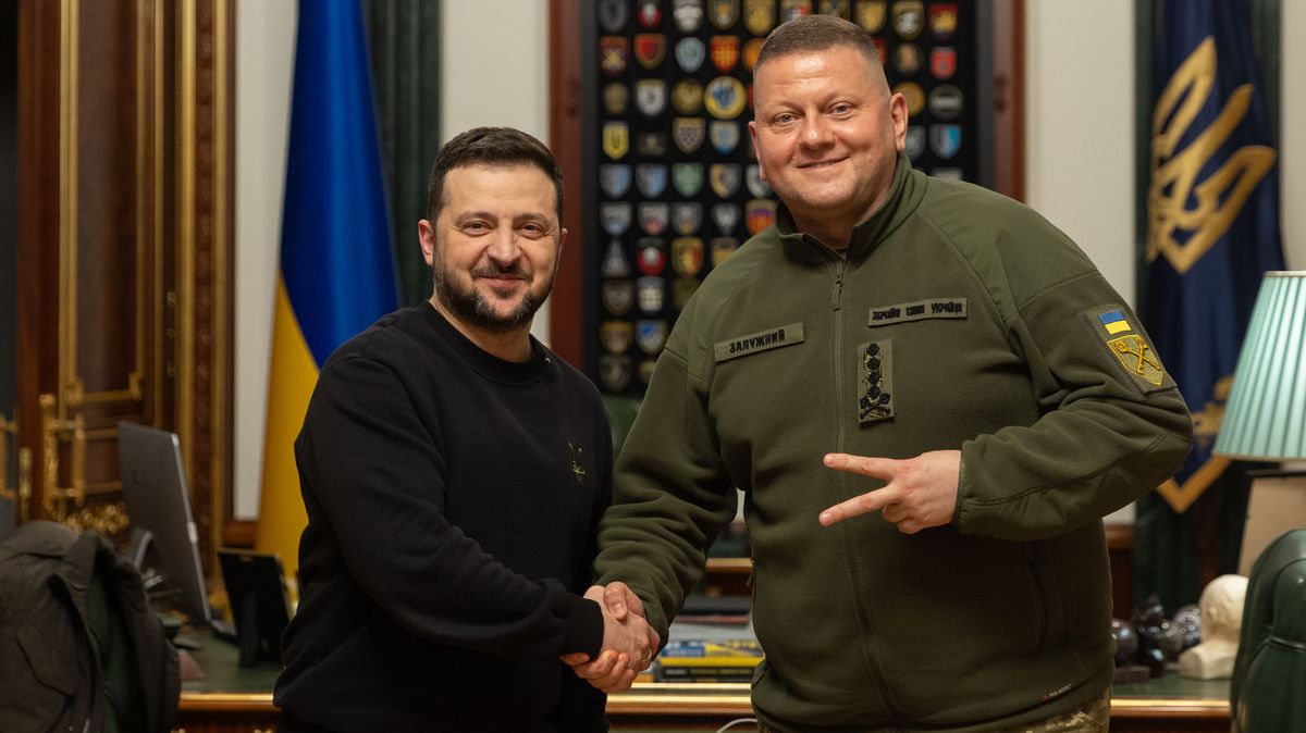Ideální cíl dezinformační kampaně. Rusové cílí na populárního generála